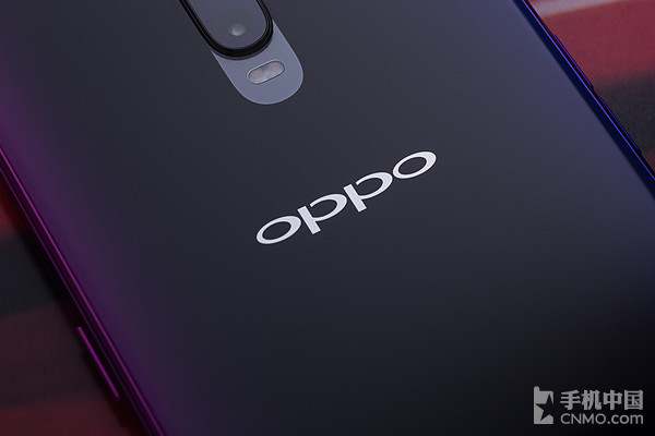 霓光紫版本OPPO R17采用三色渐变设计